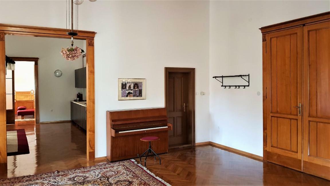 Luxury Apartment In The Heart Of Βαράζντιν Εξωτερικό φωτογραφία